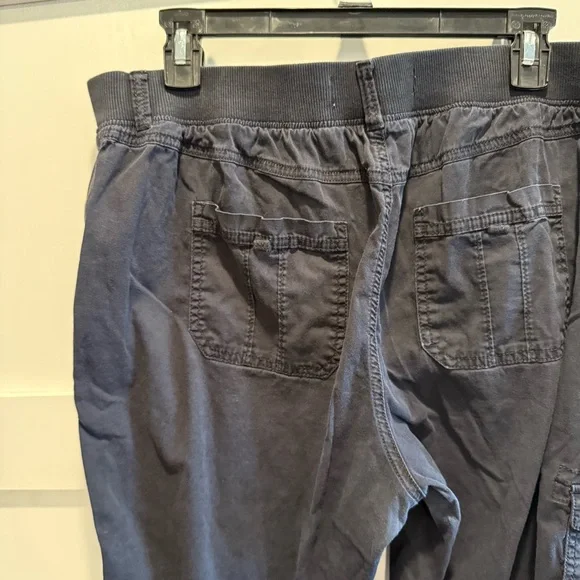 Sonoma Women’s Black Cargo Pants - Picture 7 of 8